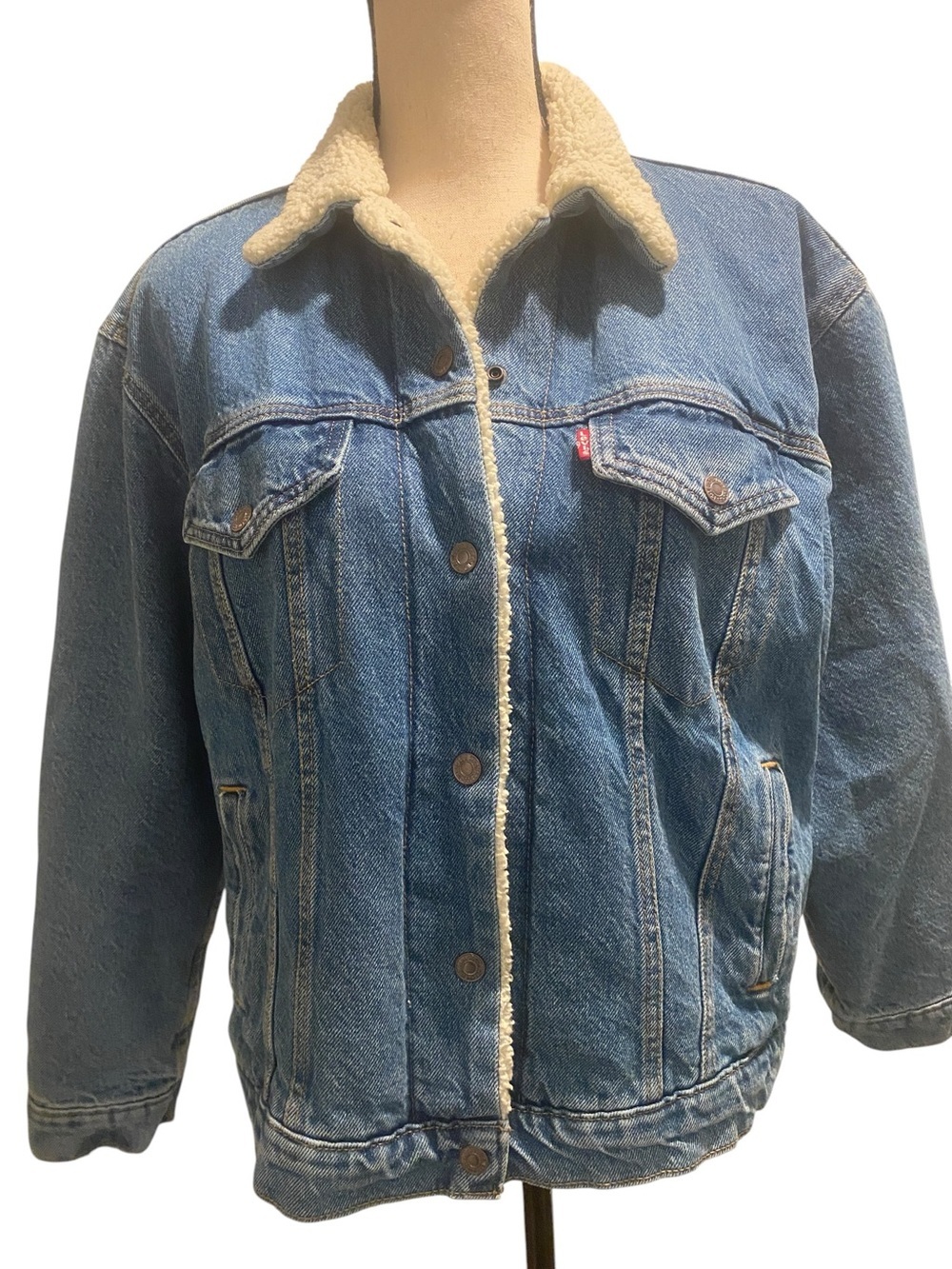 Levi's Blue Denim Sherpa Lined Trucker Jacket size L/XL excellent condition